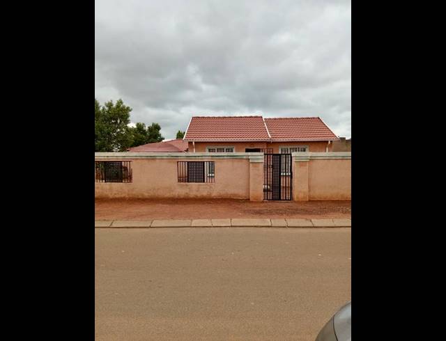 2 BEDROOM HOUSE FOR SALE IN PROTEA GLEN EXT